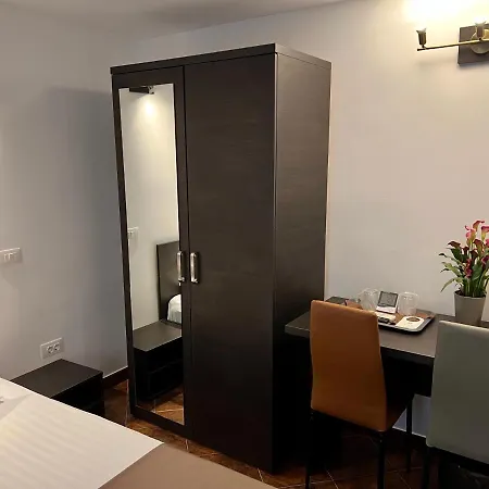 Casa Servus ナボダリ