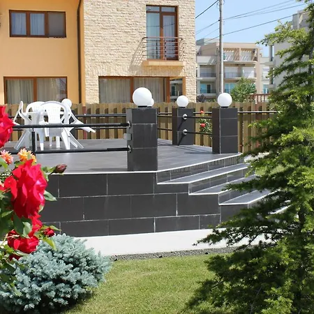 Casa Servus ゲストハウス ナボダリ