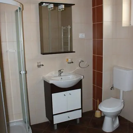 Casa Servus ナボダリ