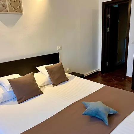 Guest house Casa Servus 4*